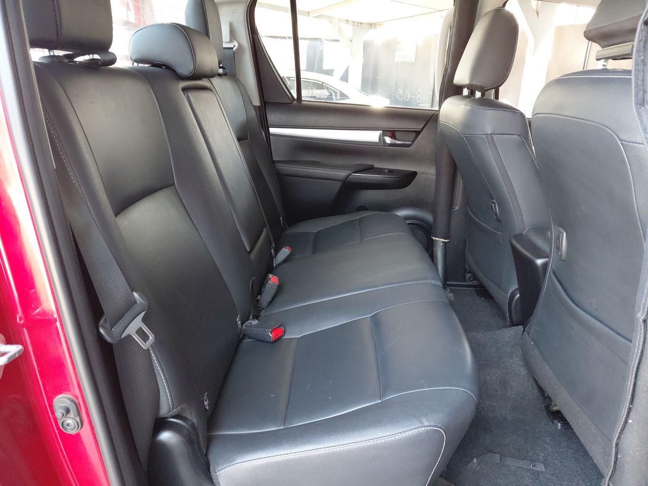 Toyota Hilux — foto 34 de 35