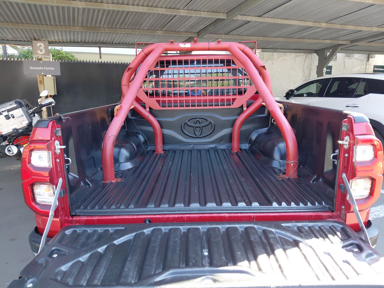 Toyota Hilux — foto 21 de 35