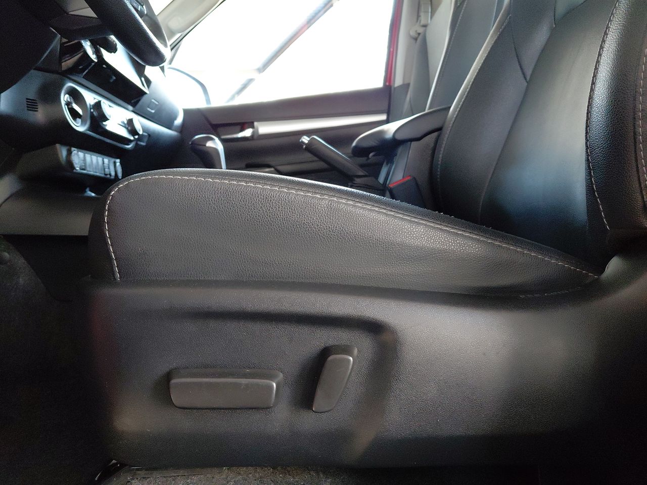 Toyota Hilux — foto 23 de 35