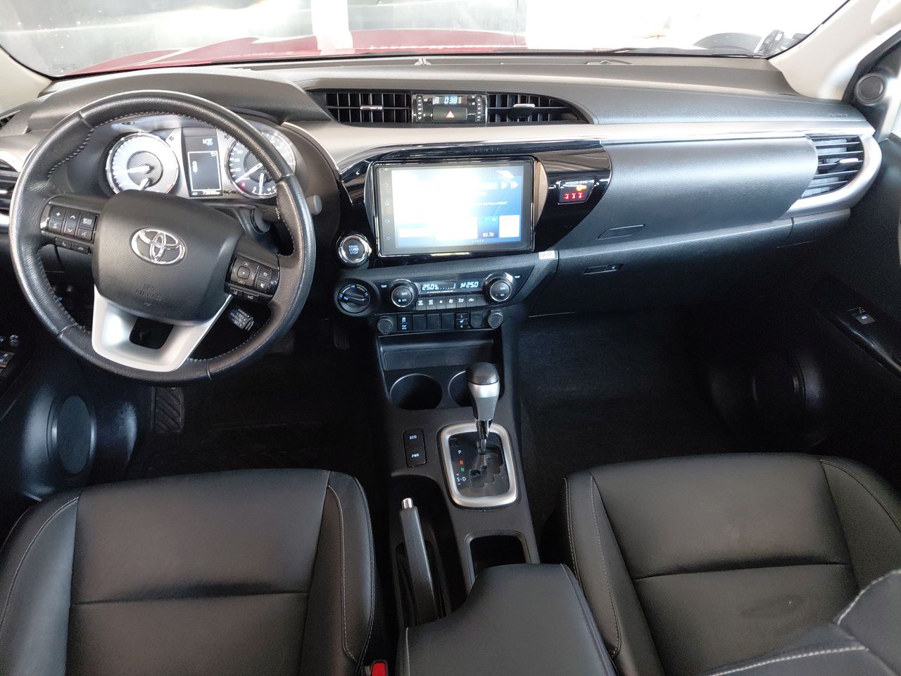 Toyota Hilux — foto 10 de 35