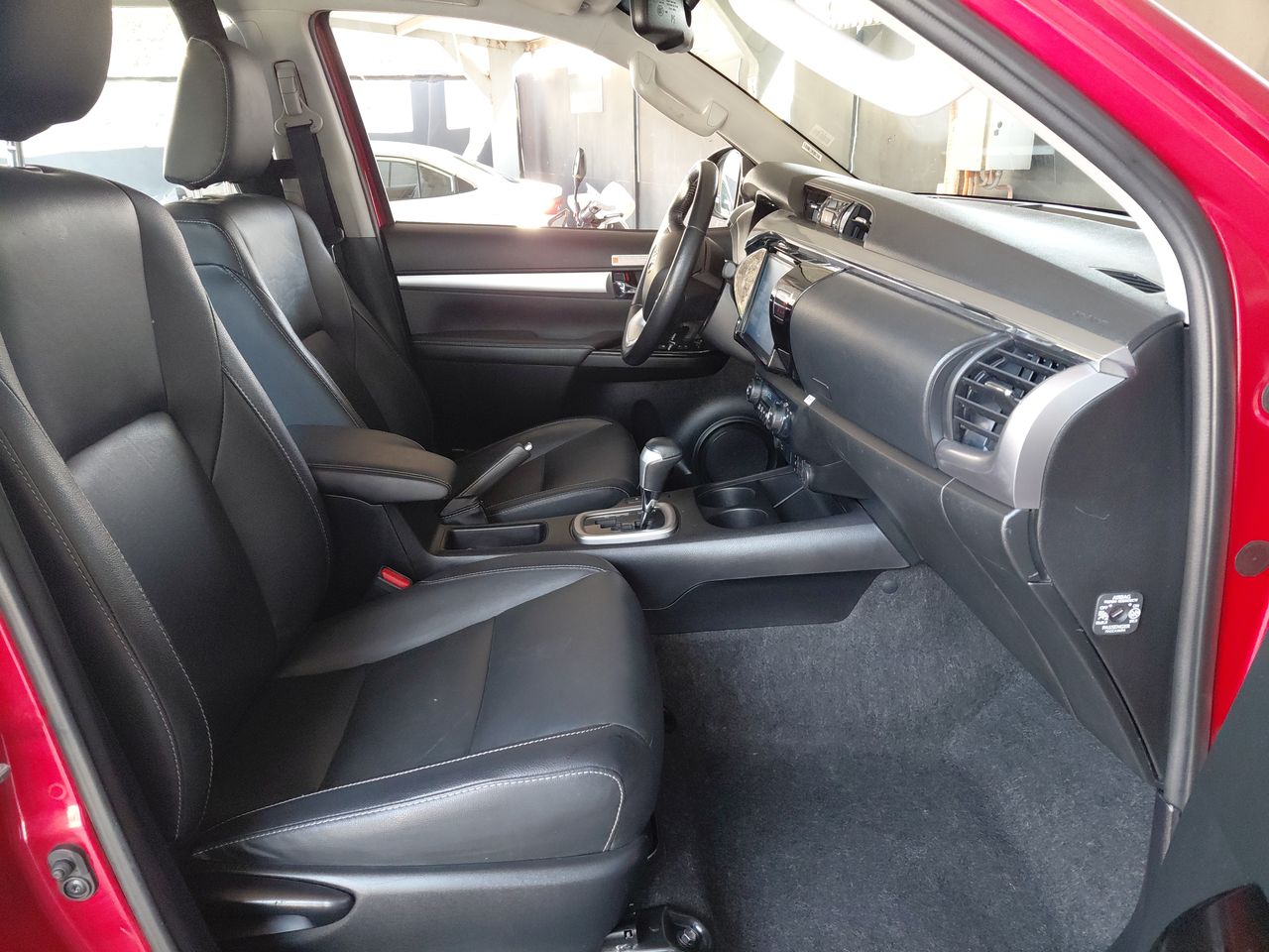 Toyota Hilux — foto 11 de 35
