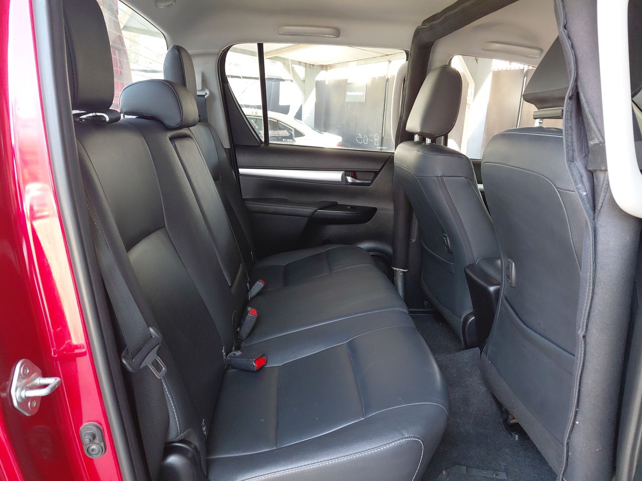 Toyota Hilux — foto 12 de 35