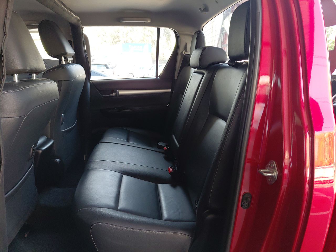 Toyota Hilux — foto 13 de 35