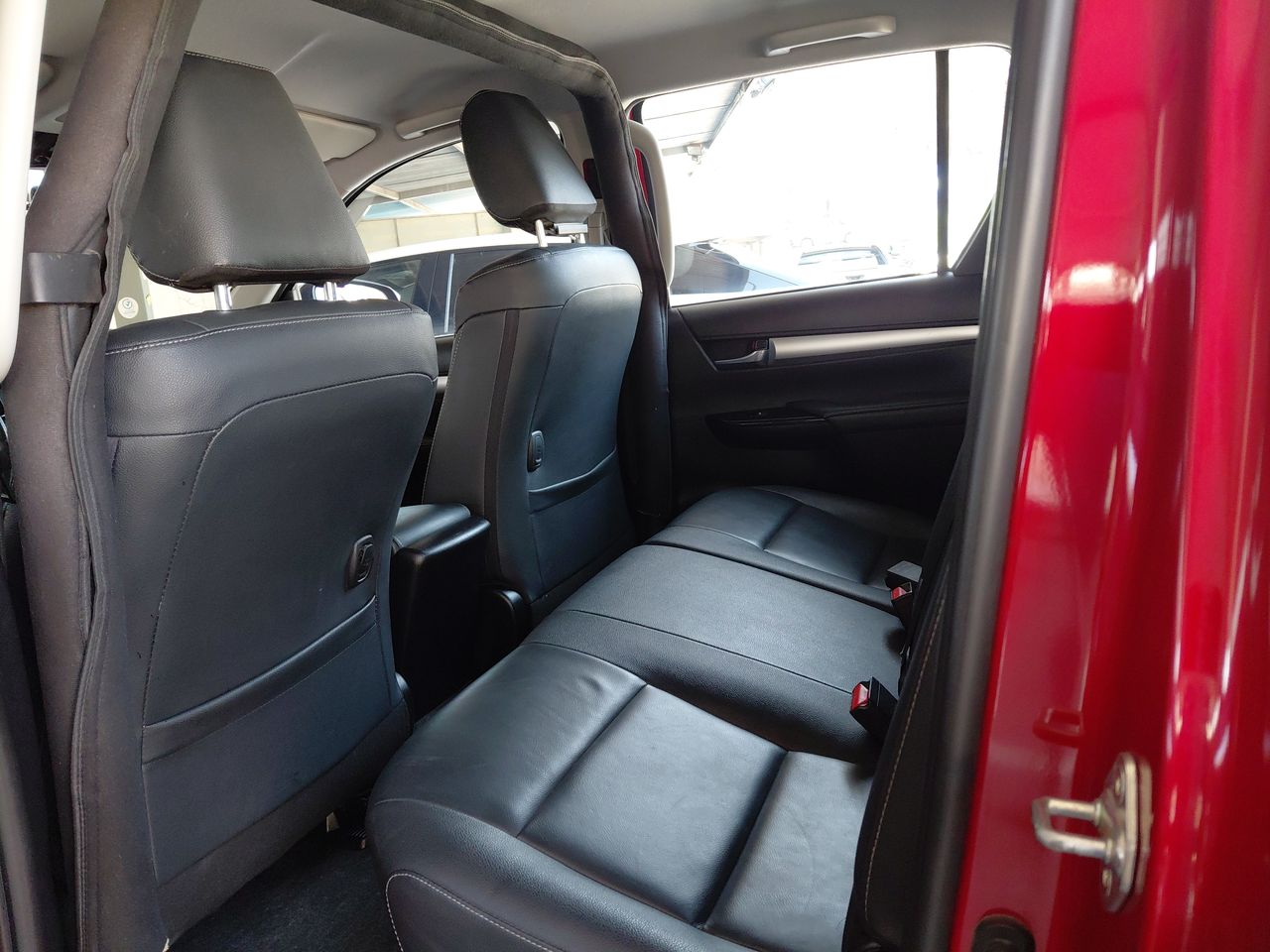 Toyota Hilux — foto 14 de 35