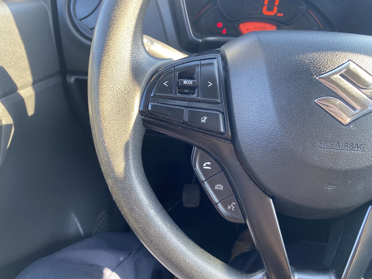 SUZUKI - 25