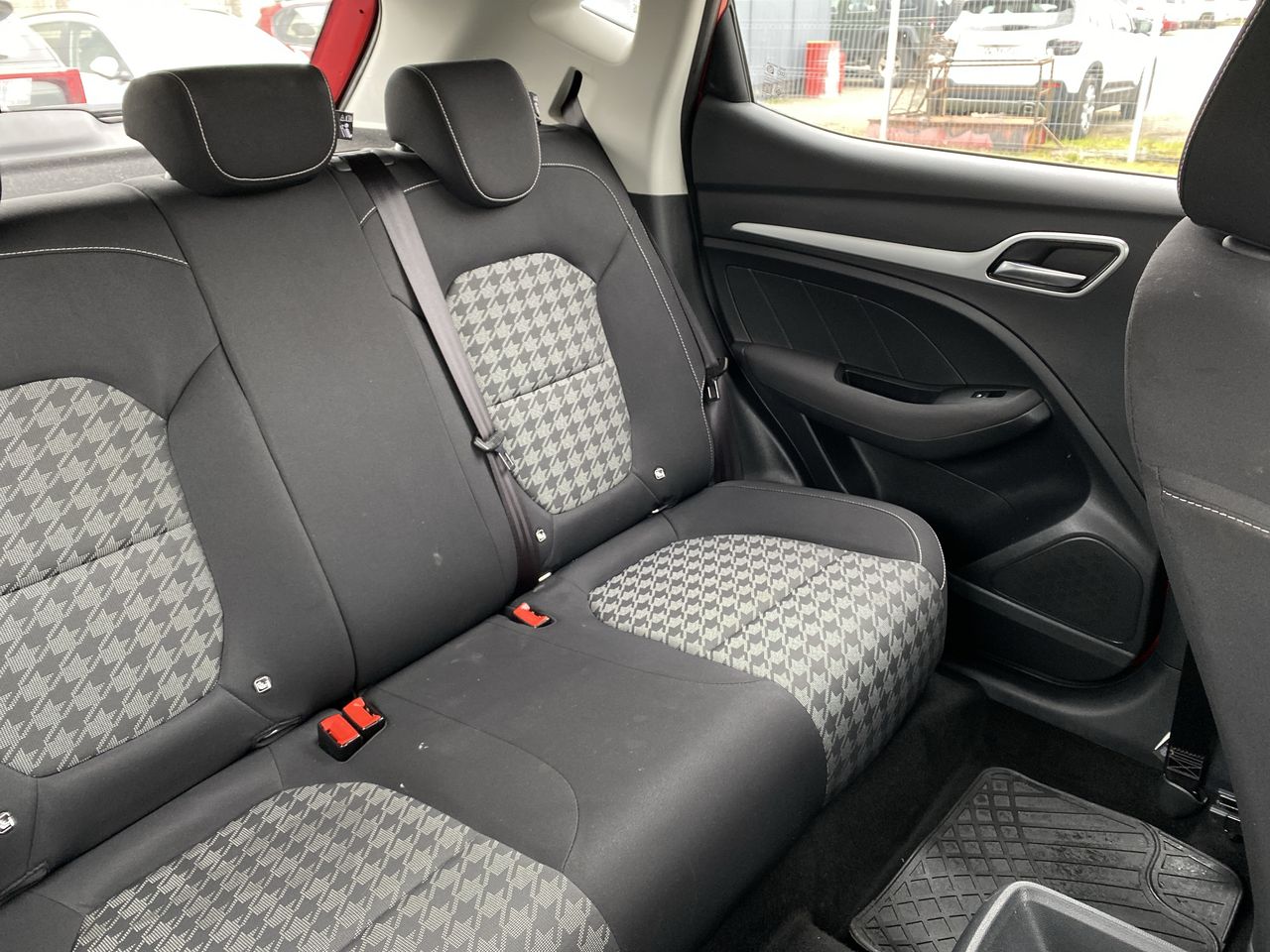 MG Zs — foto 7 de 28