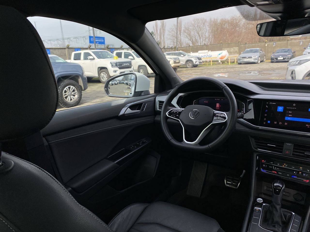 Volkswagen Taos — foto 17 de 36