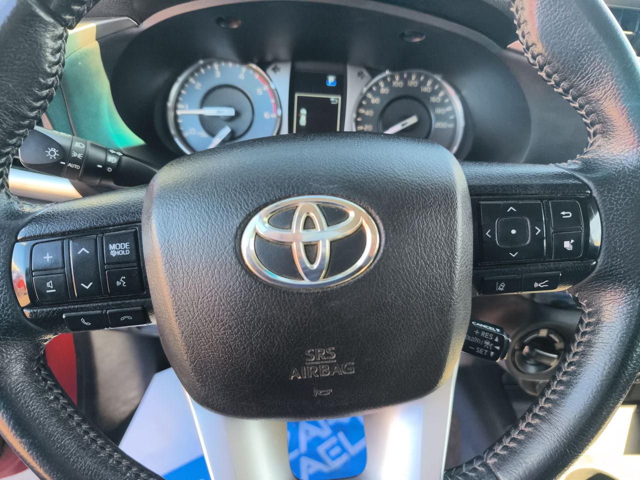 Toyota Hilux — foto 25 de 34