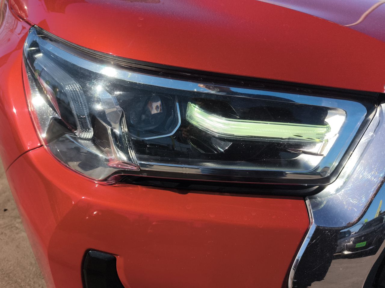 Toyota Hilux — foto 17 de 34