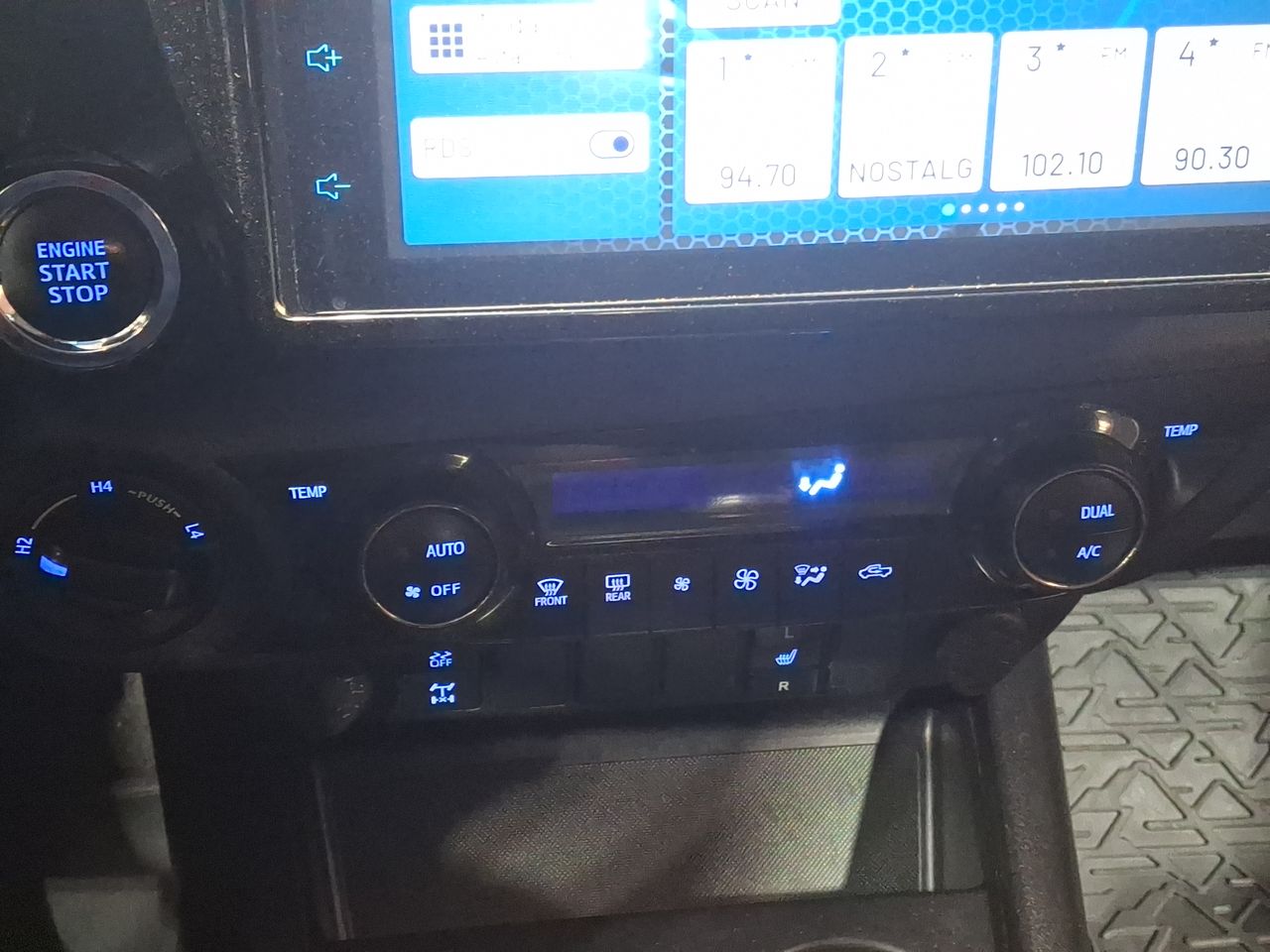 Toyota Hilux — foto 30 de 35