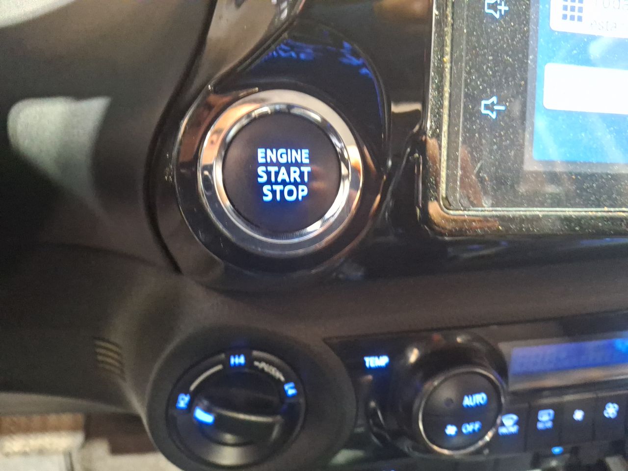 Toyota Hilux — foto 35 de 35