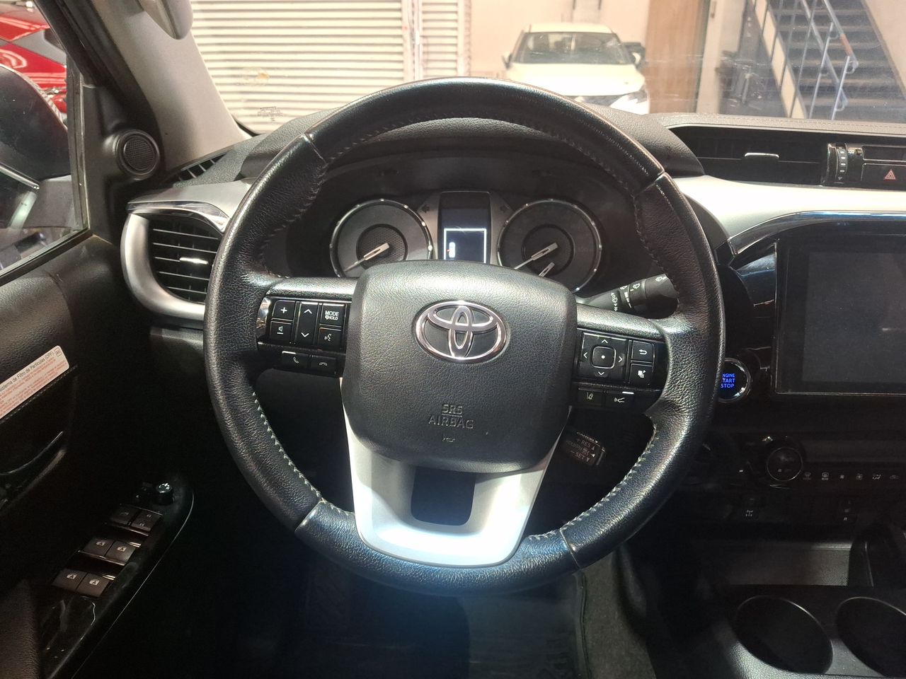 Toyota Hilux — foto 25 de 35