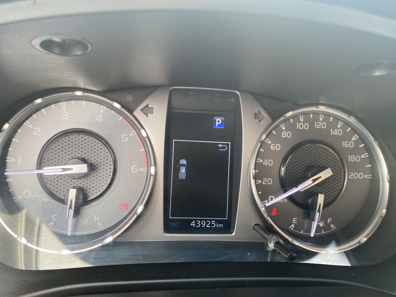 Toyota Hilux — foto 28 de 36
