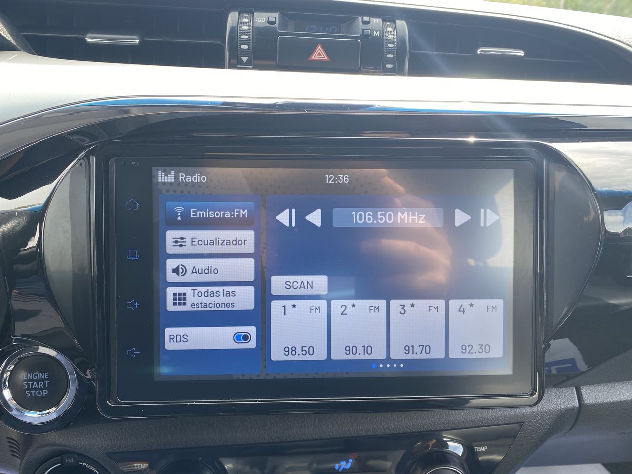 Toyota Hilux — foto 29 de 36