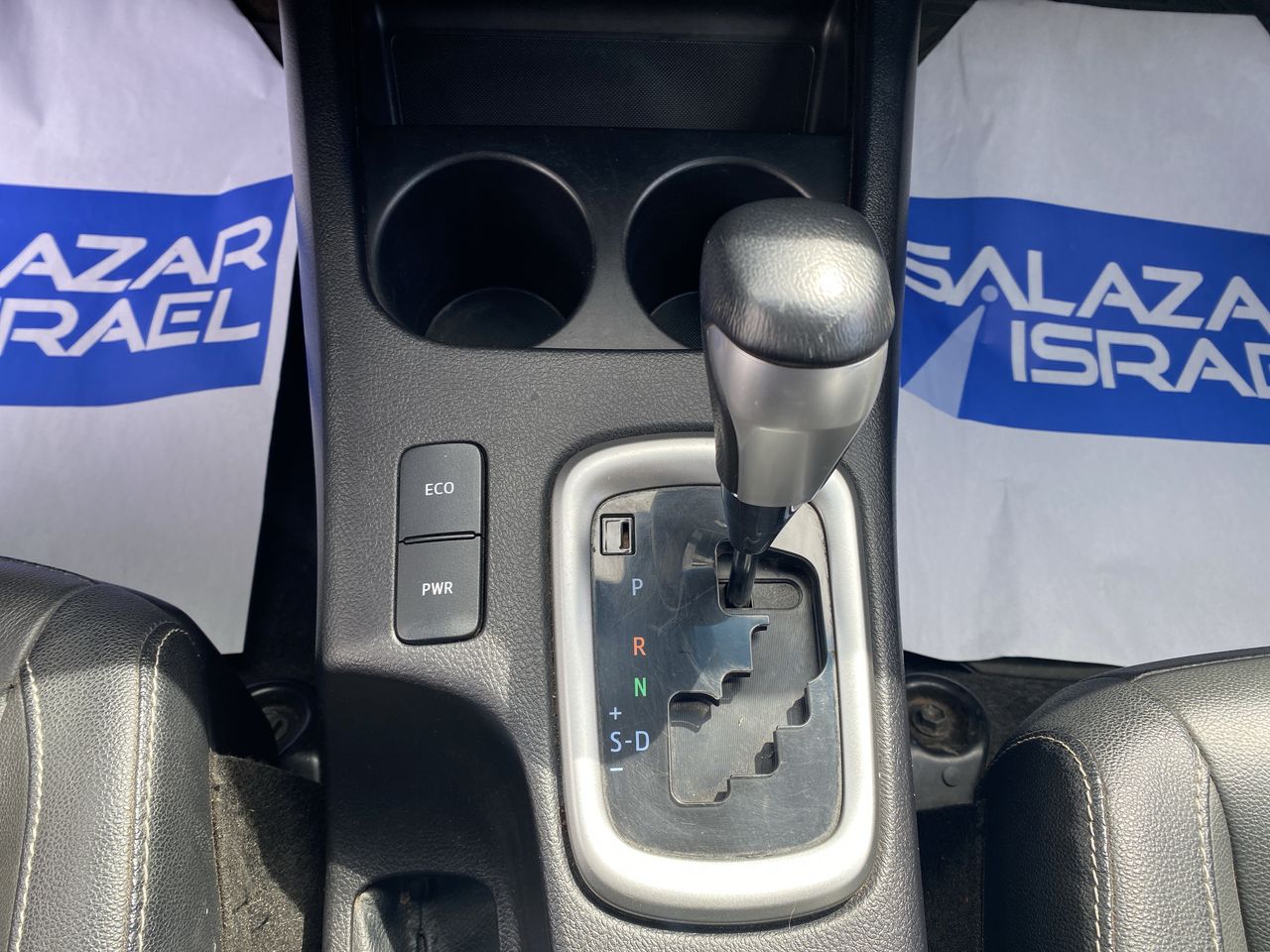 Toyota Hilux — foto 32 de 36