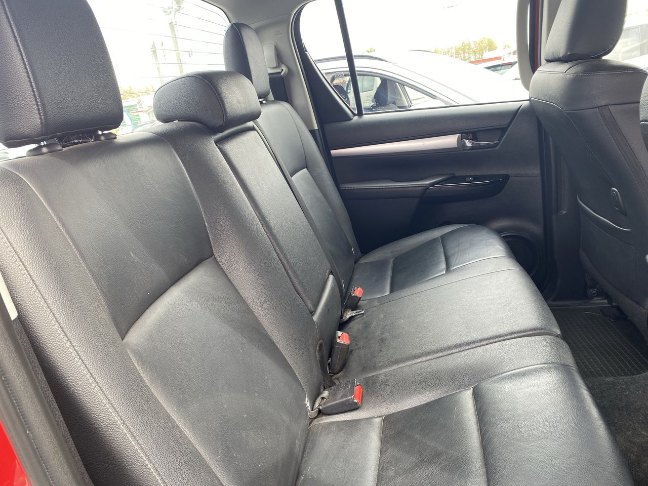 Toyota Hilux — foto 35 de 36