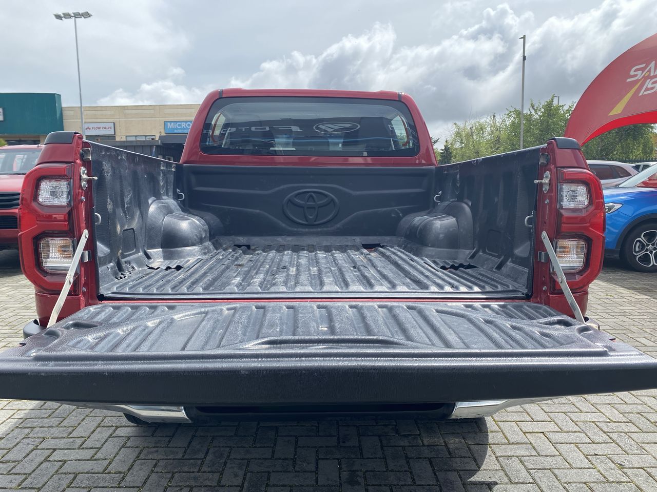 Toyota Hilux — foto 22 de 36
