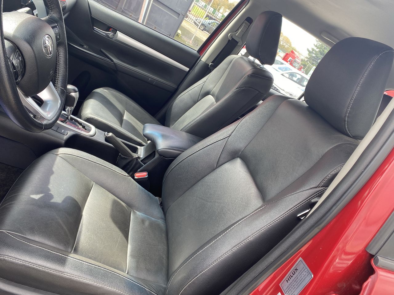 Toyota Hilux — foto 25 de 36
