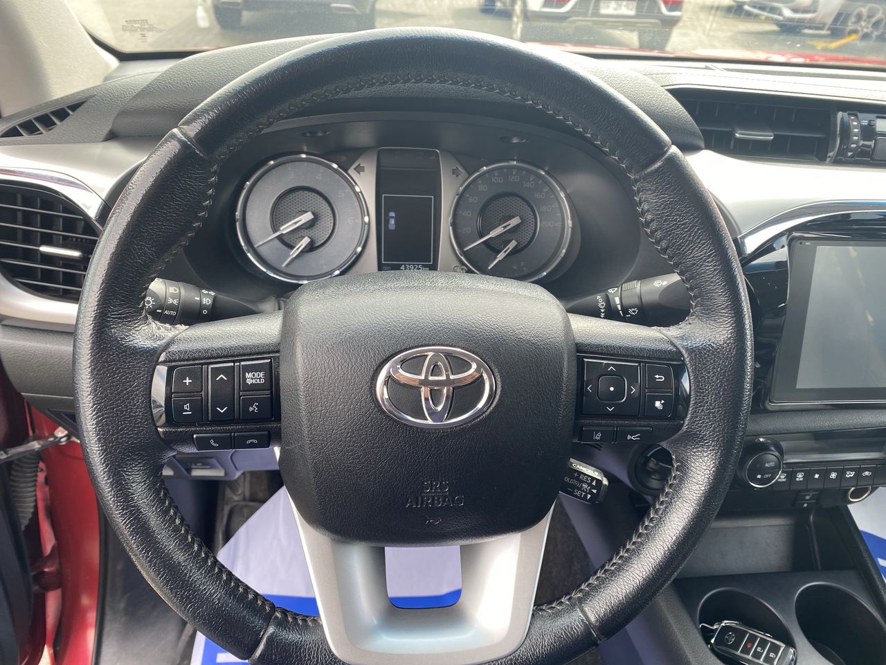 Toyota Hilux — foto 26 de 36