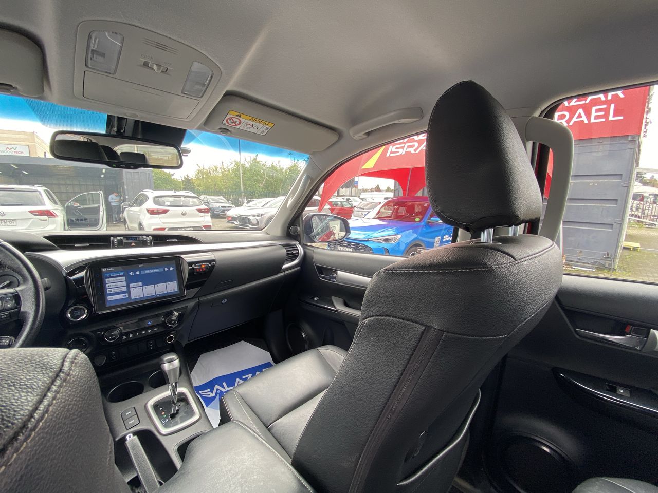 Toyota Hilux — foto 11 de 36
