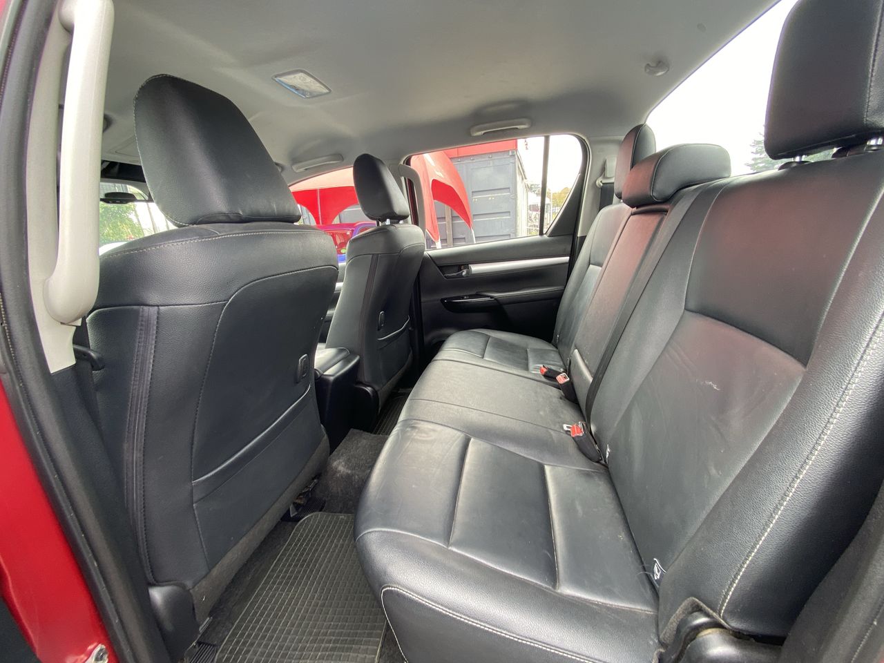 Toyota Hilux — foto 12 de 36