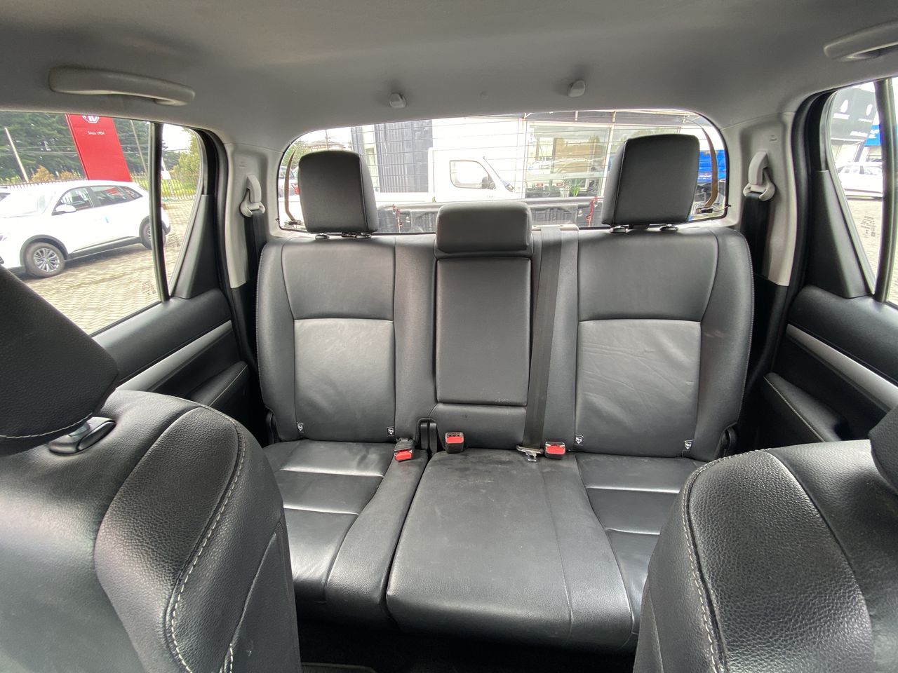 Toyota Hilux — foto 14 de 36