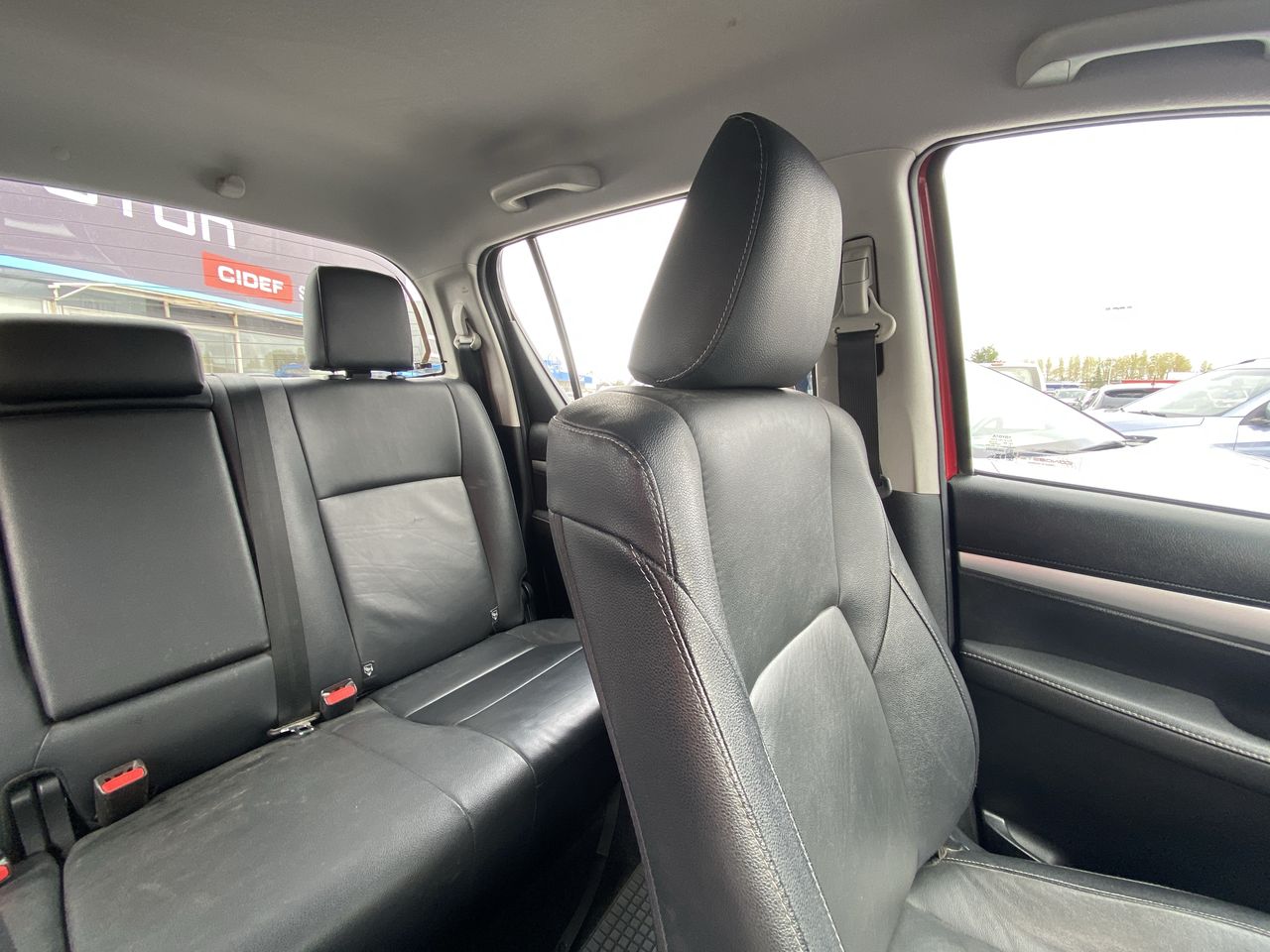 Toyota Hilux — foto 15 de 36