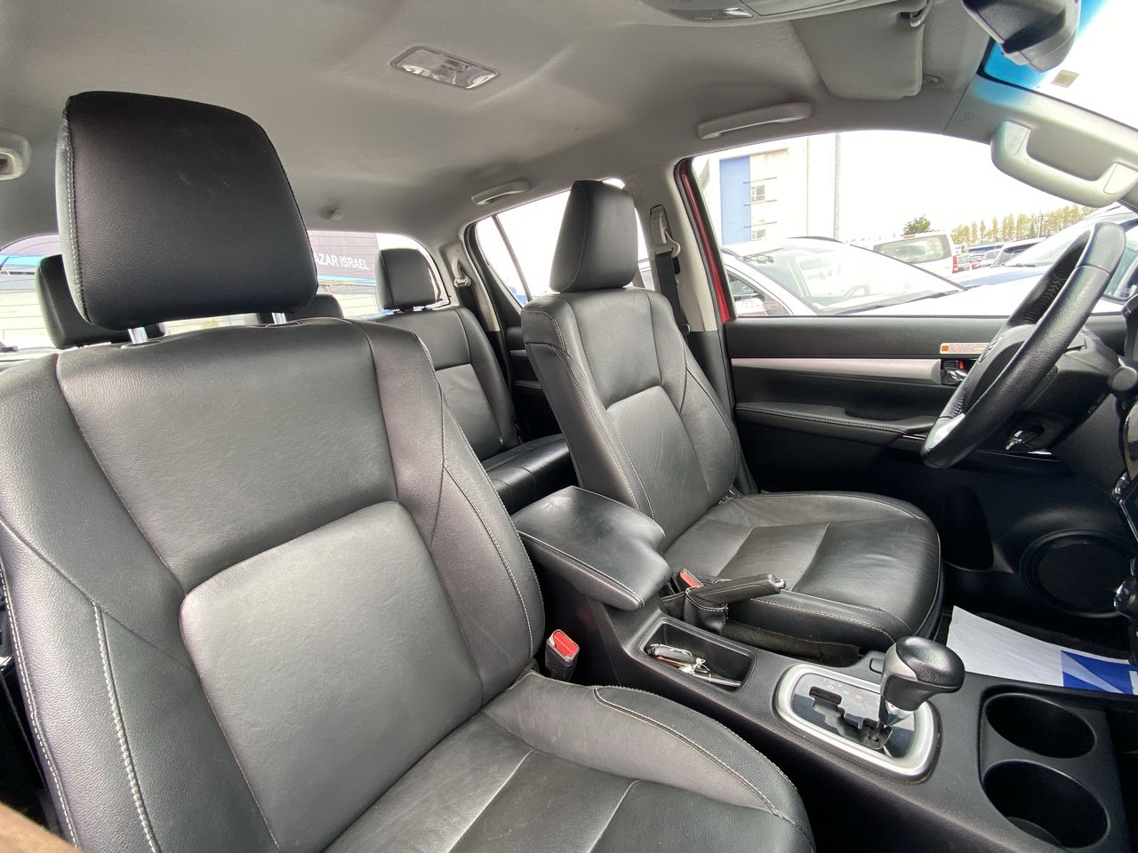 Toyota Hilux — foto 16 de 36