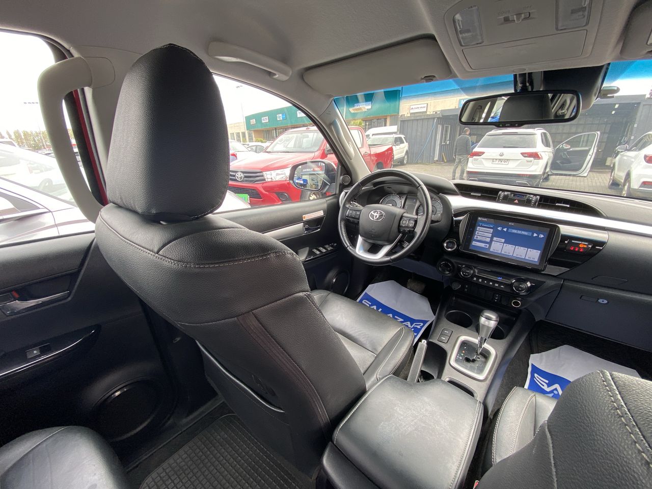 Toyota Hilux — foto 17 de 36