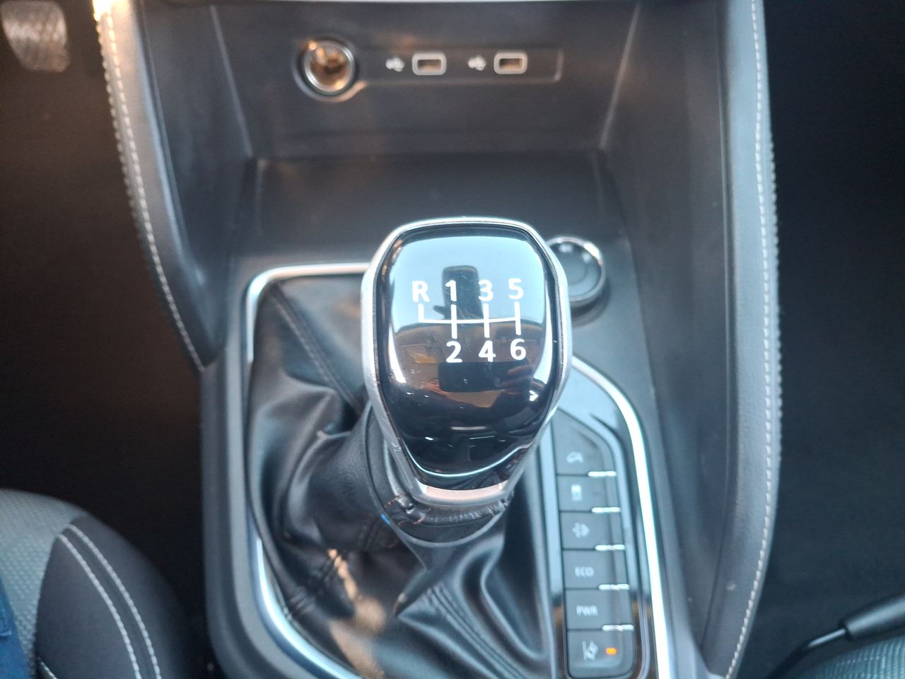 Maxus T60 — foto 24 de 27