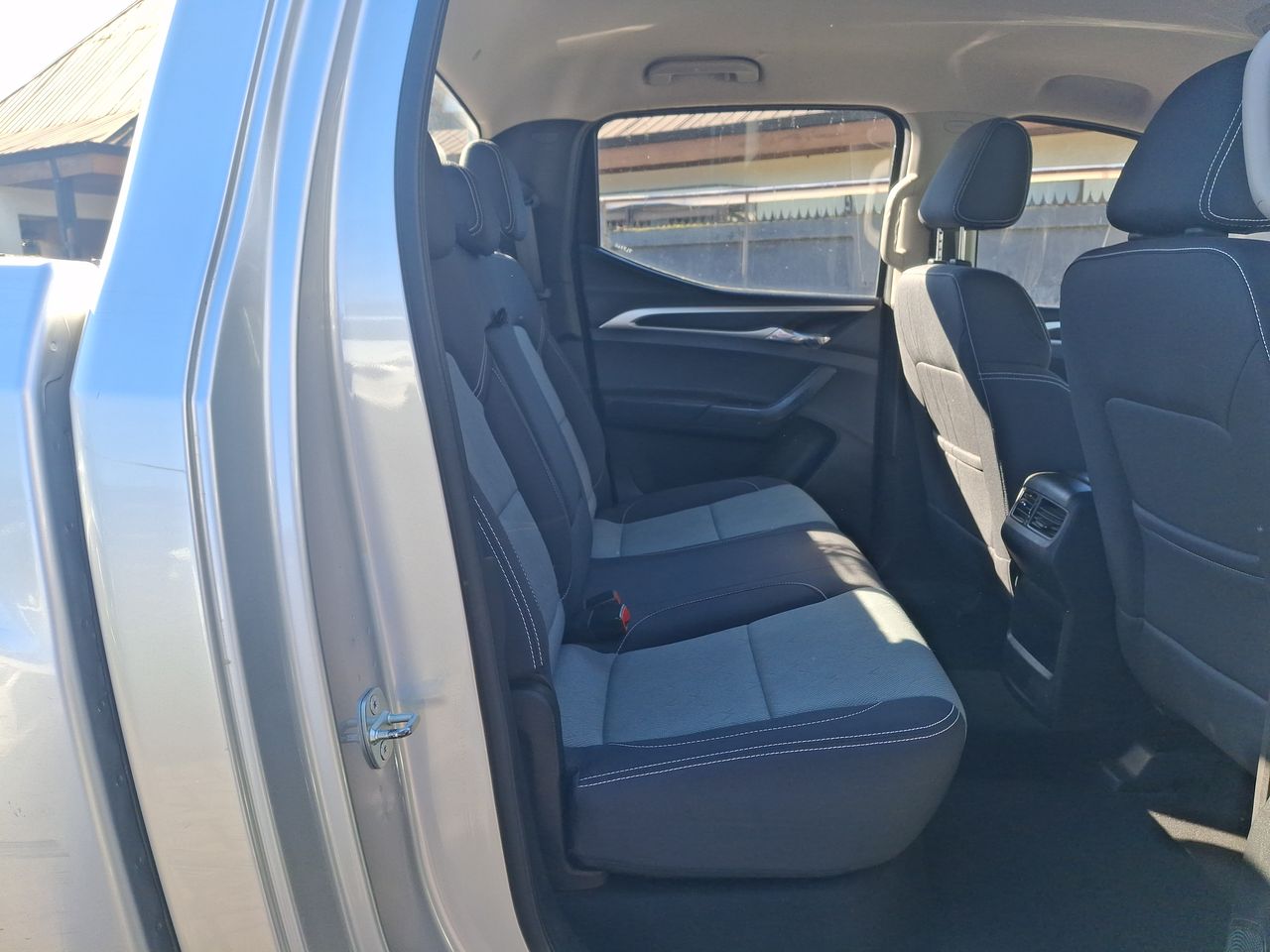Maxus T60 — foto 27 de 27