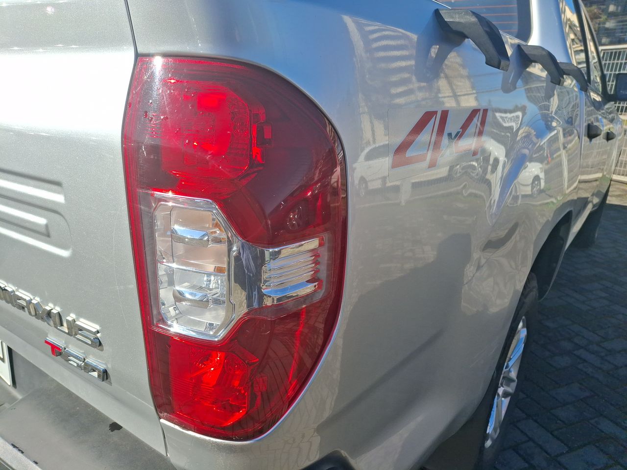 Maxus T60 — foto 13 de 27