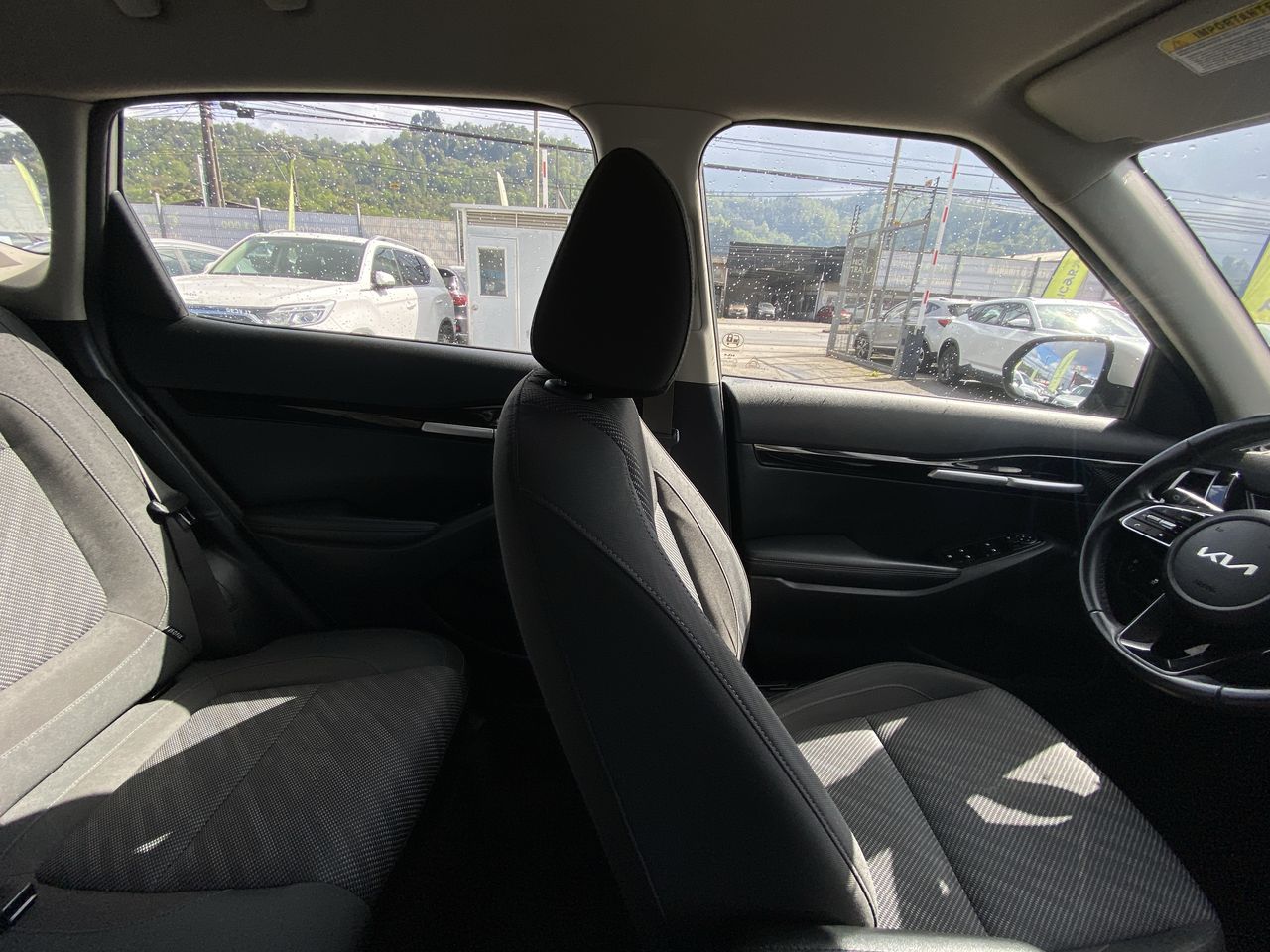 KIA Seltos — foto 16 de 35