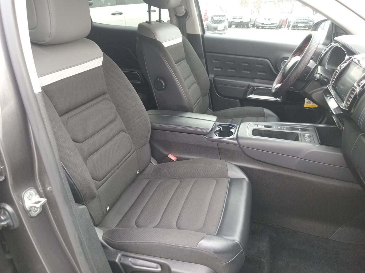 Porsche Macan — foto 25 de 27
