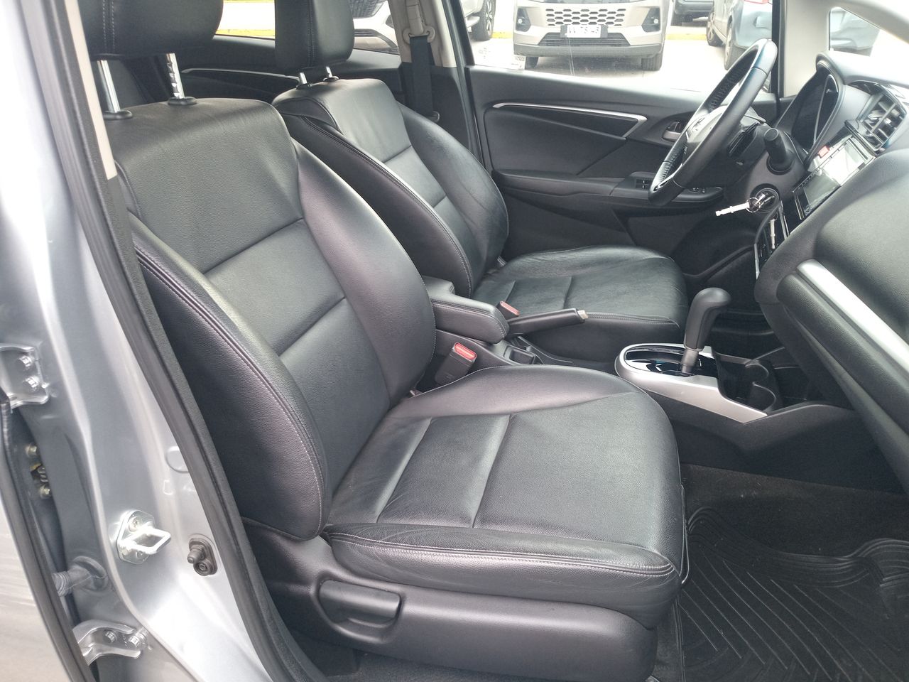 Honda WR-V — foto 25 de 27