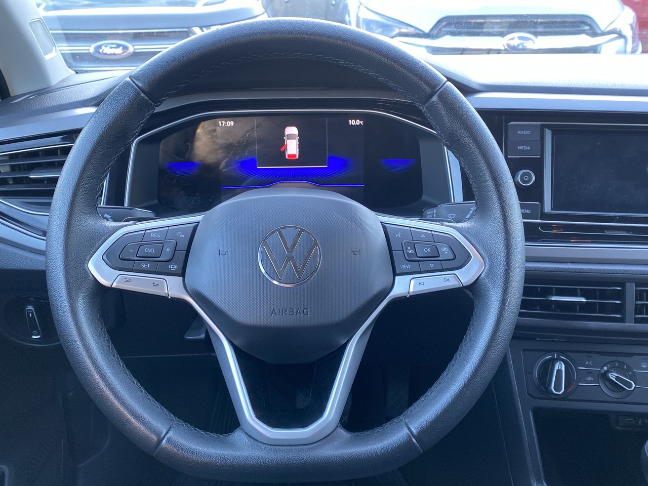 VOLKSWAGEN - 24