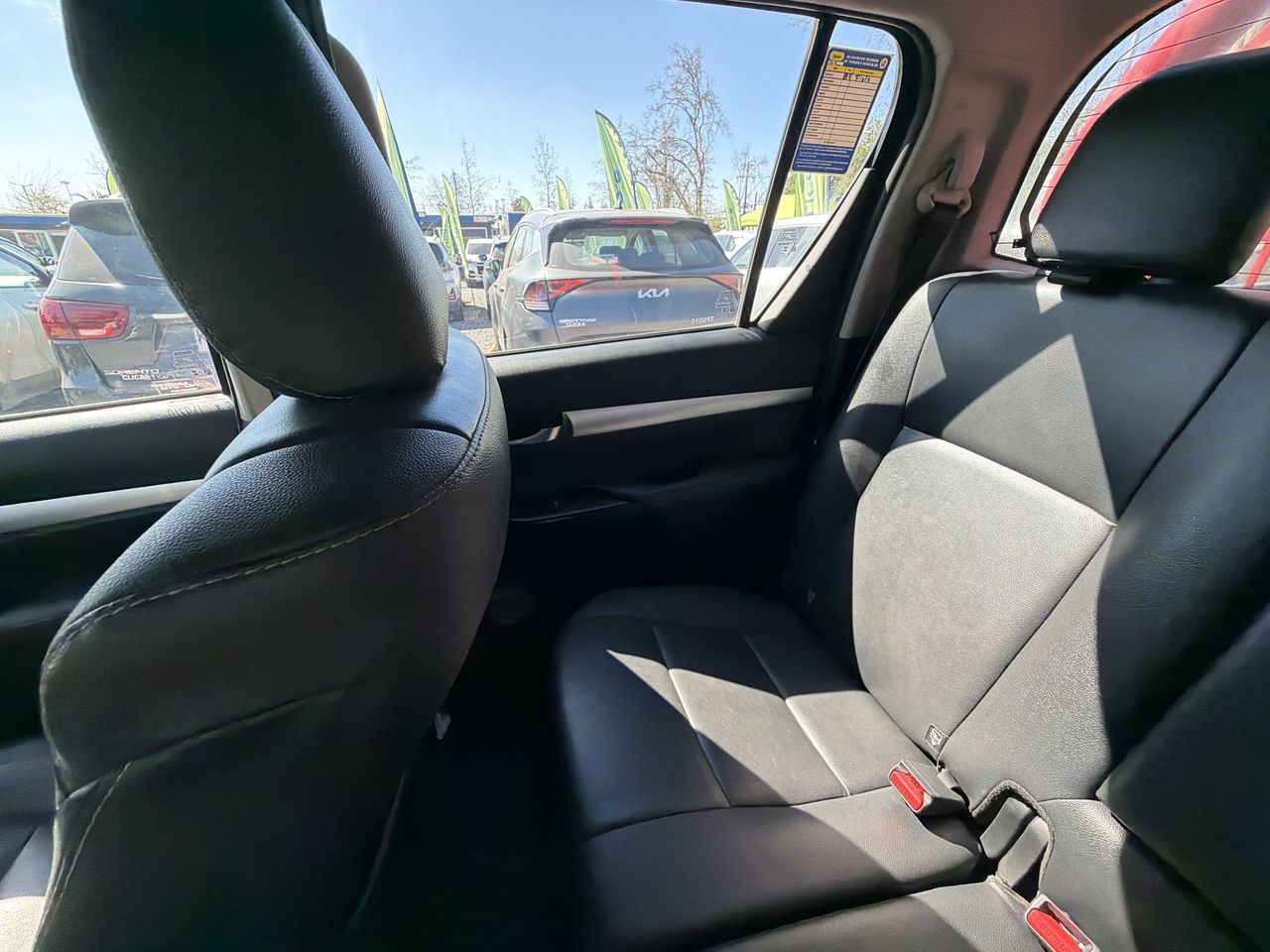 Toyota Hilux — foto 13 de 28