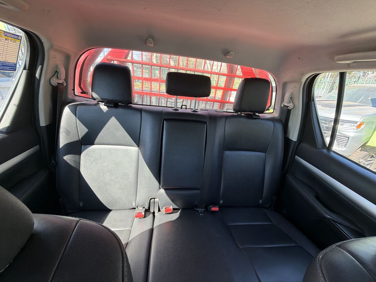 Toyota Hilux — foto 14 de 28