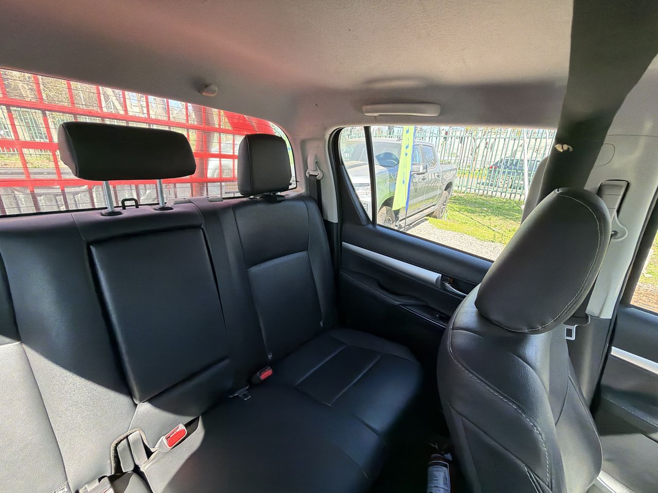 Toyota Hilux — foto 15 de 28