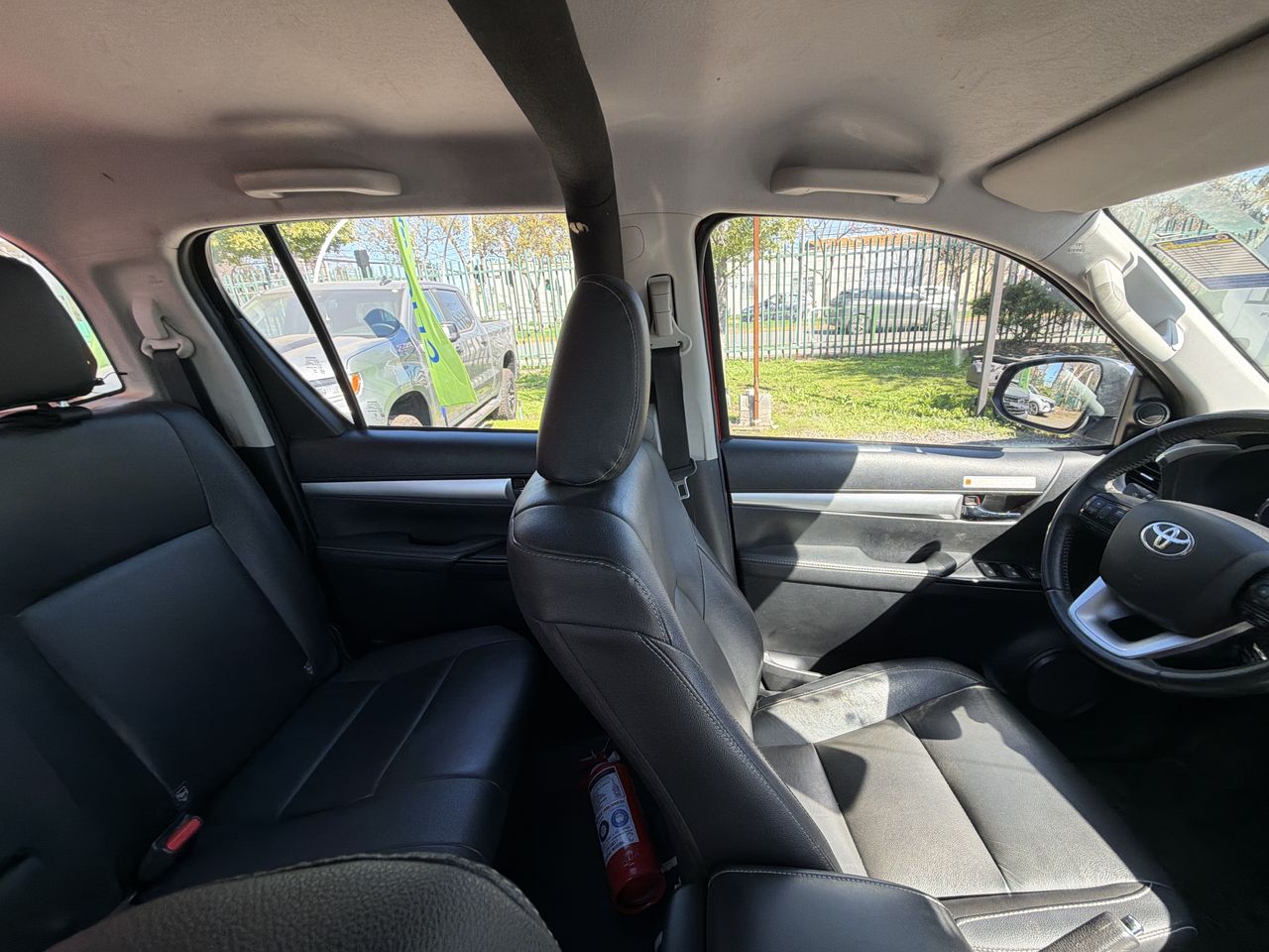 Toyota Hilux — foto 16 de 28