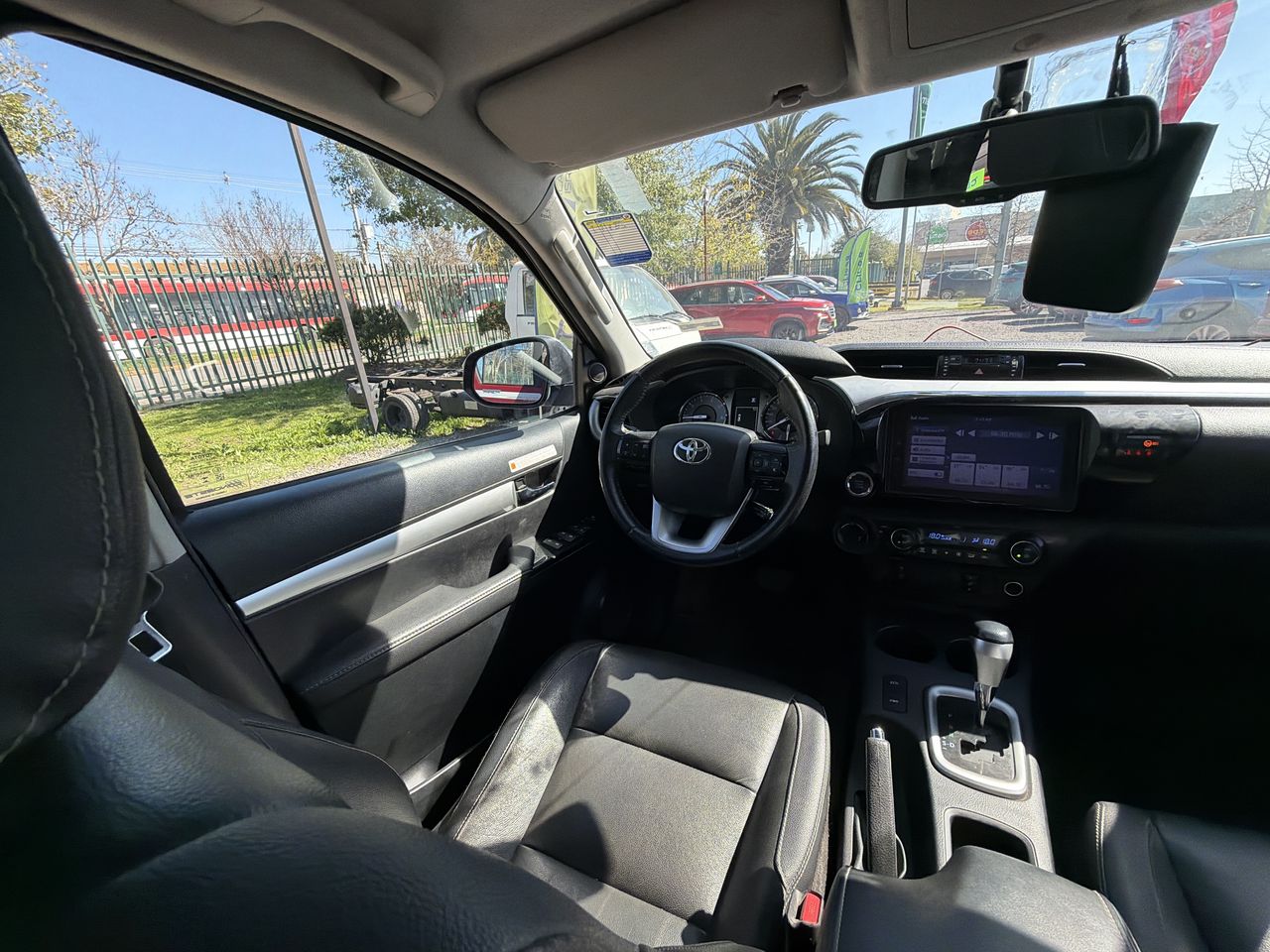 Toyota Hilux — foto 17 de 28