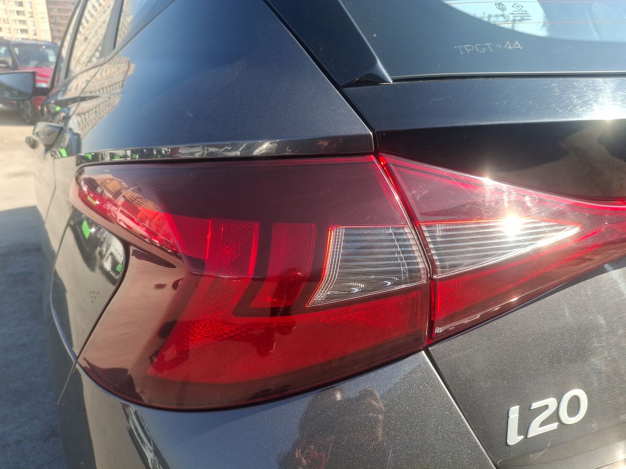 HYUNDAI - 20