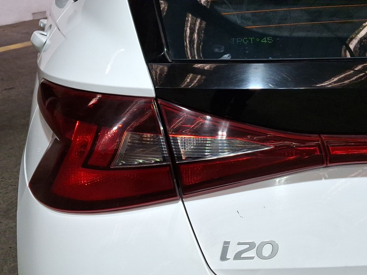 HYUNDAI - 20