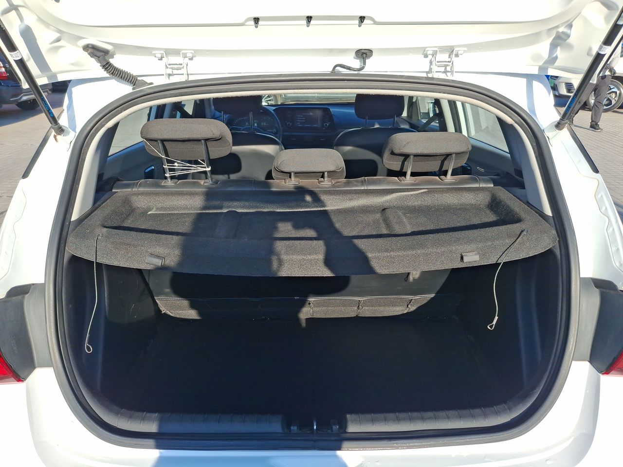 HYUNDAI - 20