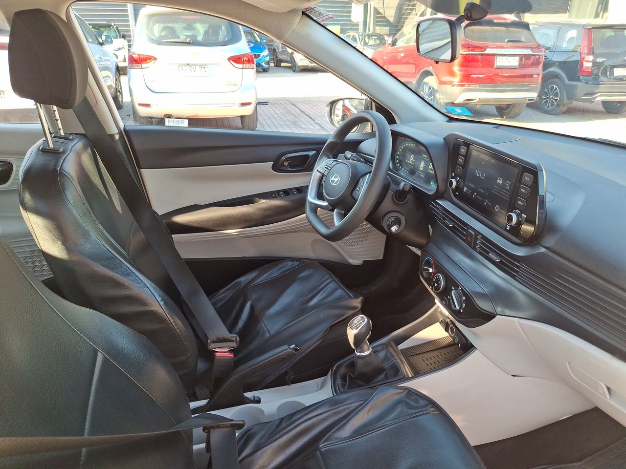 HYUNDAI - 16