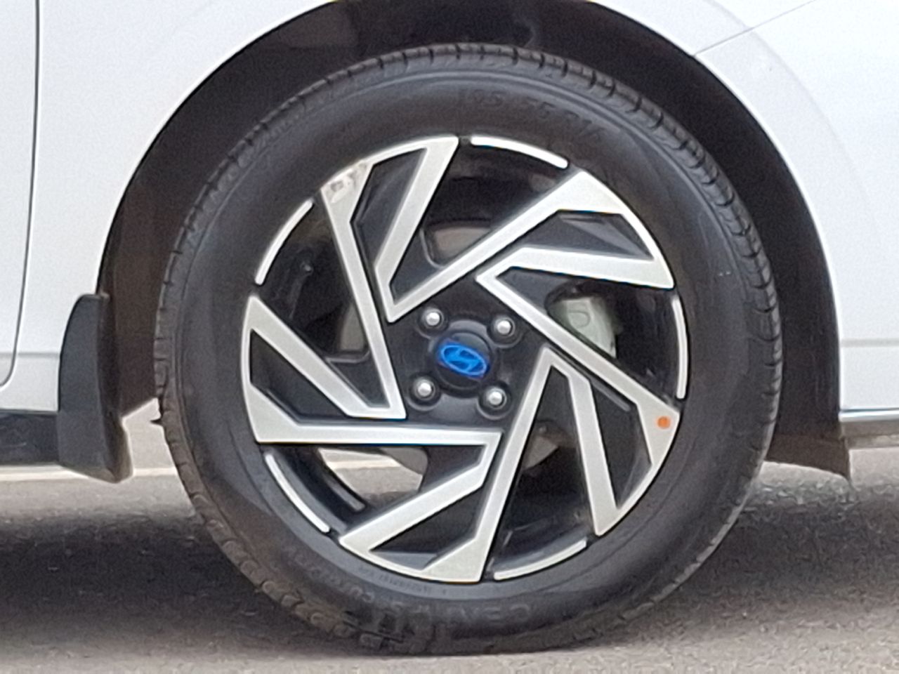 HYUNDAI - 17