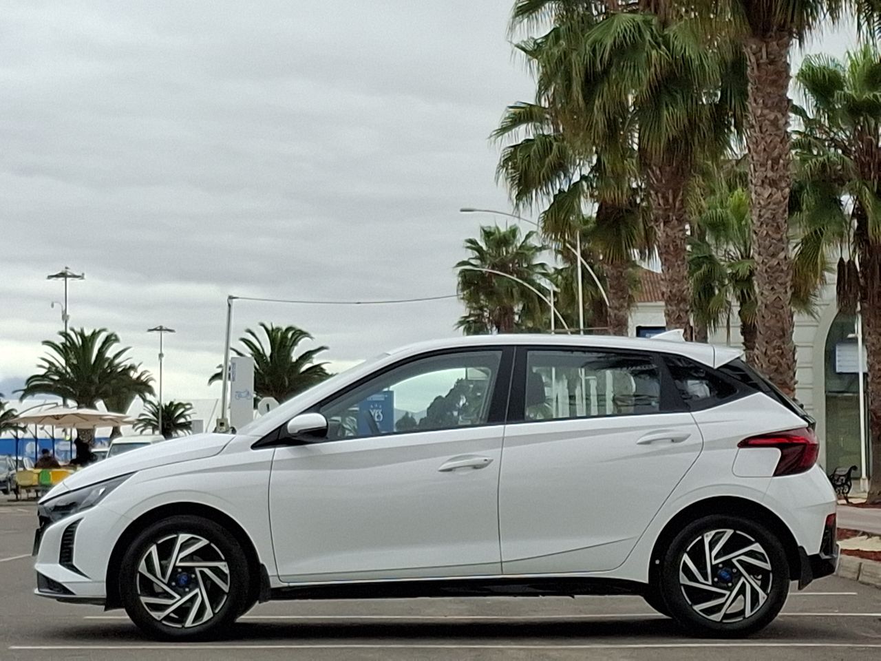 HYUNDAI - 4