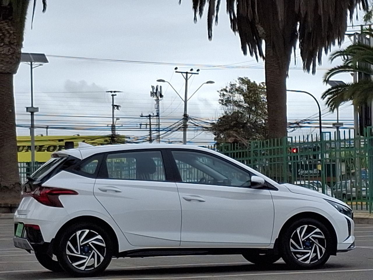HYUNDAI - 7