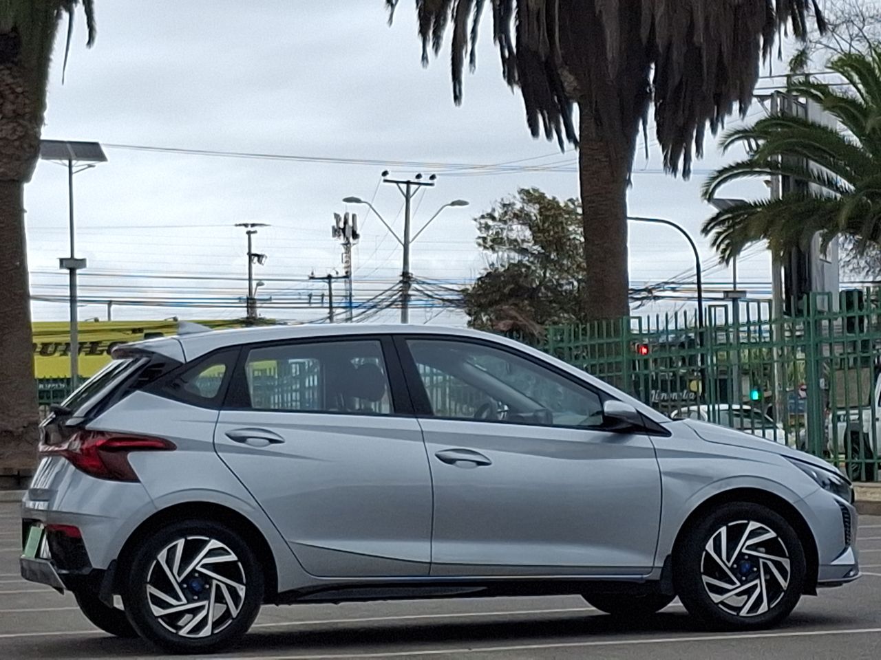 HYUNDAI - 7