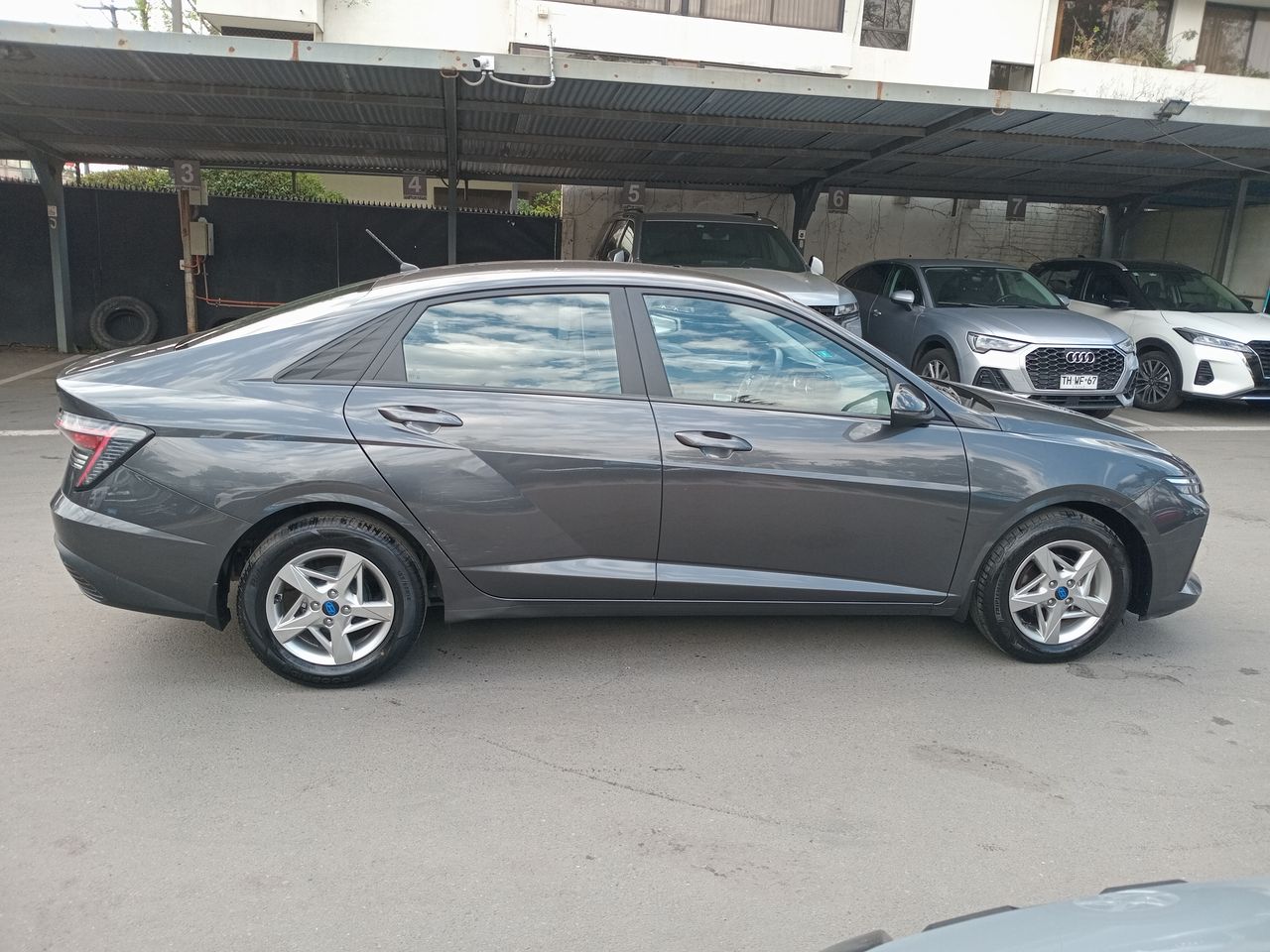 HYUNDAI - 8